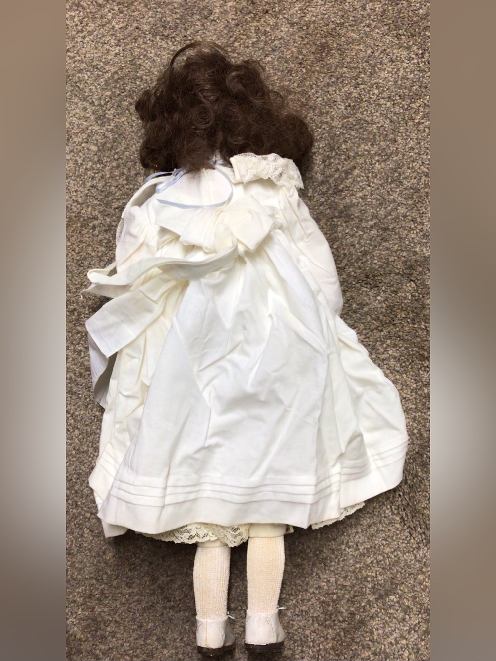 Porcelain doll - Picture 2 of 3